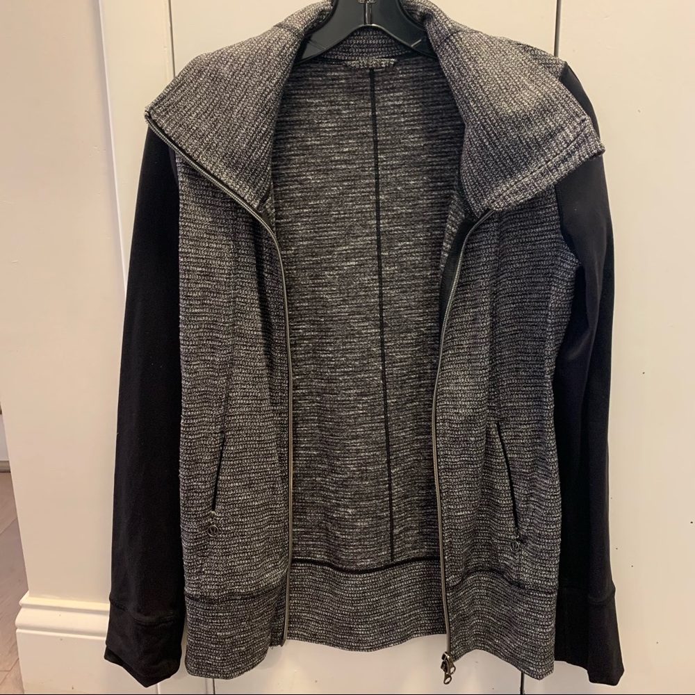 Lululemon full zip two tone jacket with high collar xs/s